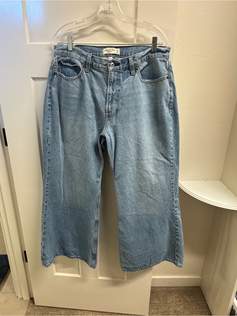 Abercrombie & Fitch Baggy Boot Wide Leg jeans mid-rise, size 31 short